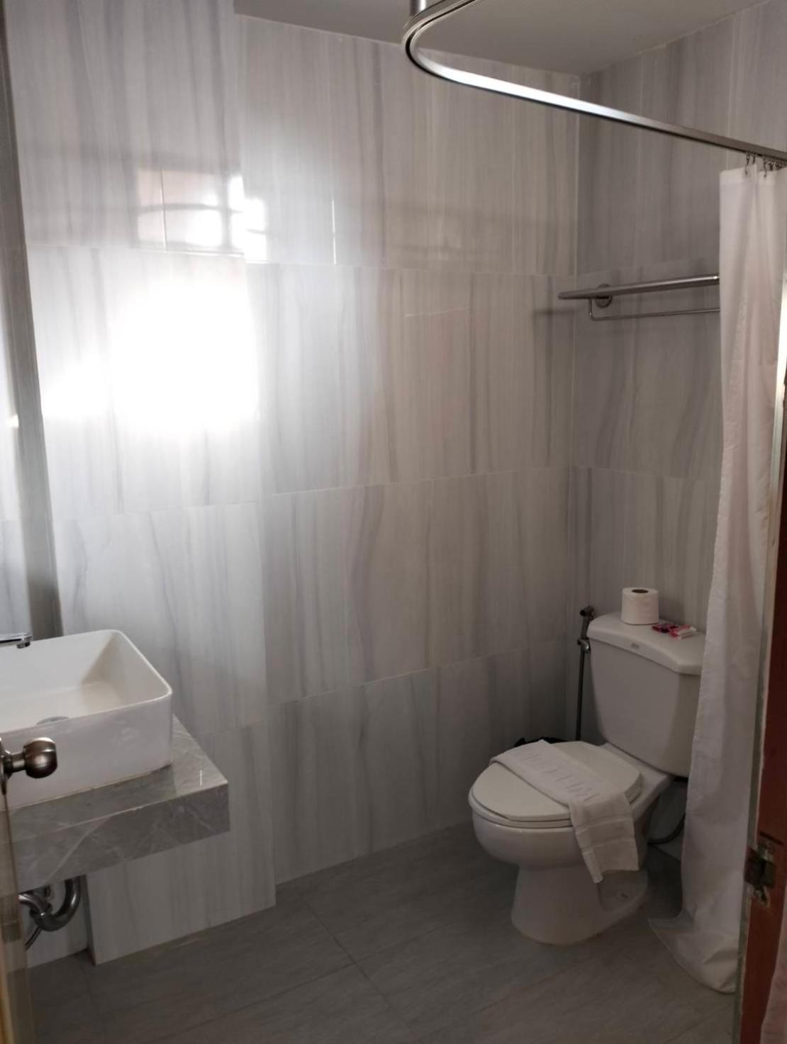 Hotel Shagwell Mansions Pattaya Zimmer foto